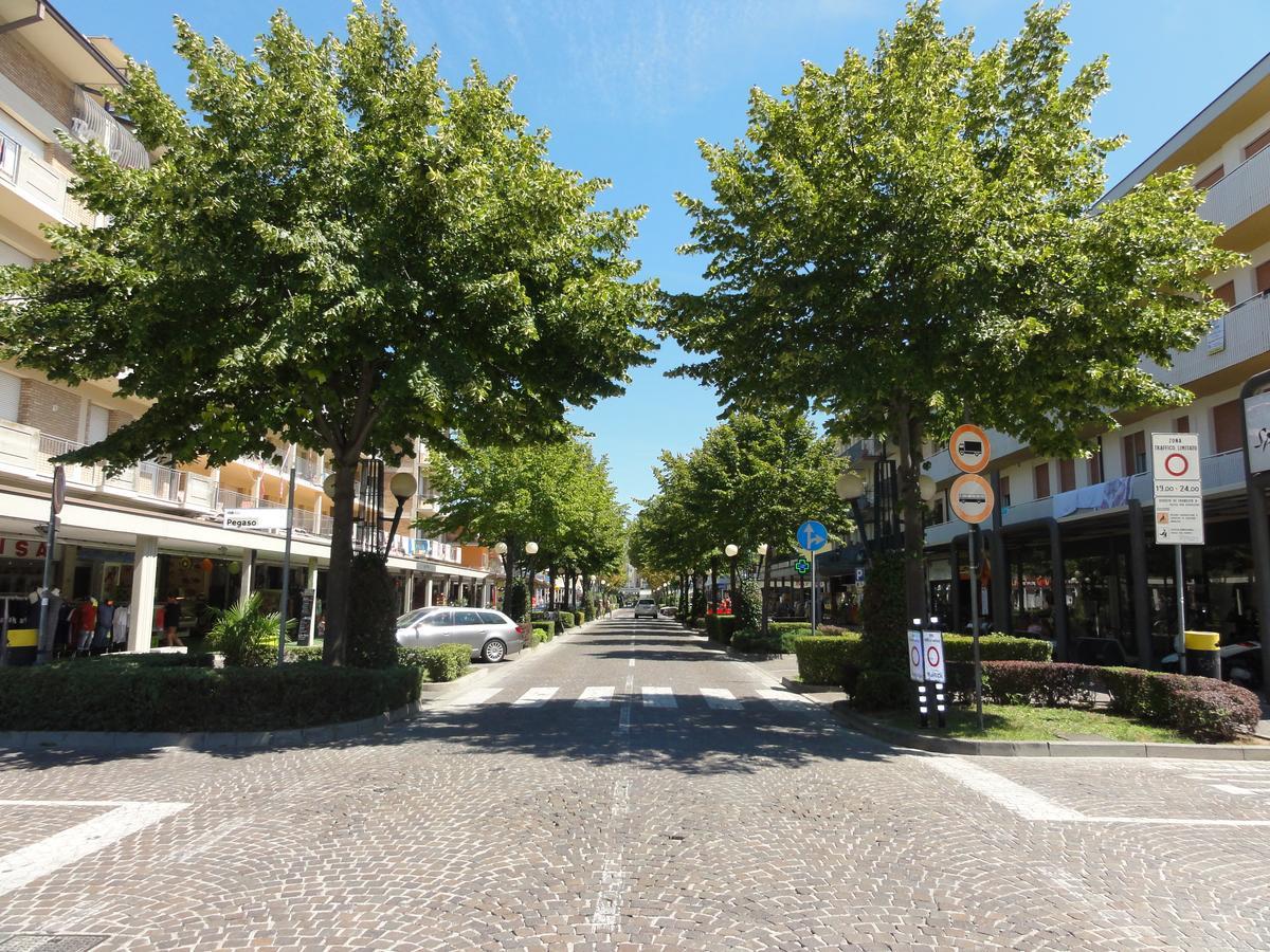 Reji - Appartamenti Bibione Bagian luar foto