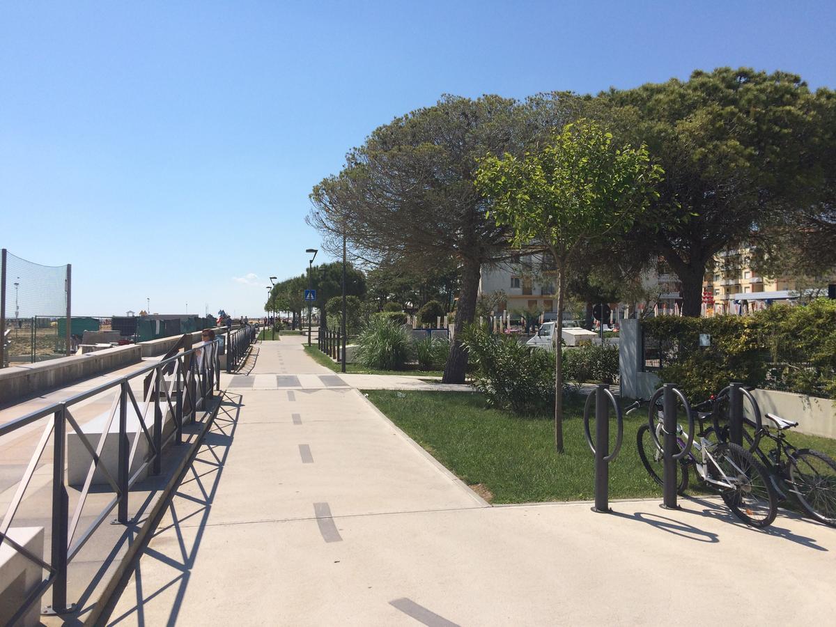 Reji - Appartamenti Bibione Bagian luar foto
